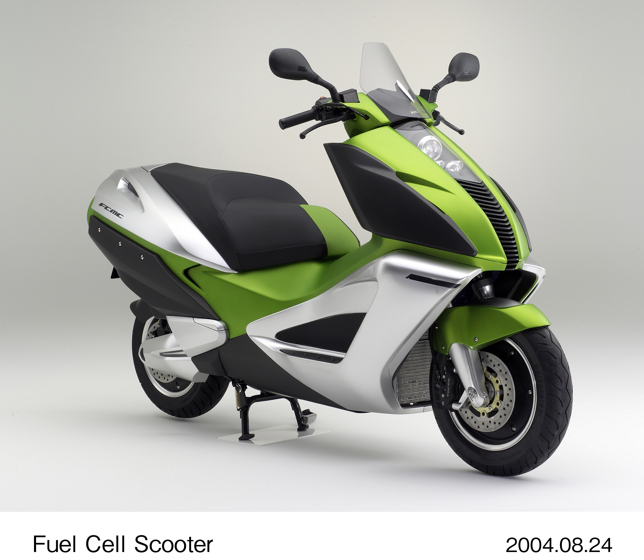 Honda Develops Fuel Cell Scooter Equipped with Honda FC Stack