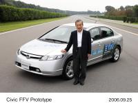 Civic FFV Prototype ＆ Takeo Fukui (President & CEO)