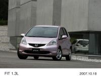 L (body color: Cool Rose Metallic)