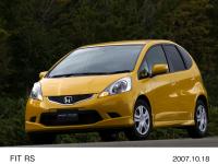 RS (body color: Premium Yellow Pearl)
