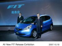 FIT, Takeo Fukui President and CEO of Honda (right), Kouhei Hitomi Development director of FIT (left)