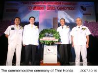 The commemorative ceremony of Thai Honda. (from left) Masato Mukainakano(Vice President of Thai Honda), Tatsuhiro Oyama(Managing Director, Chief Operating Officer for Regional Operations of Asia & Oceania), Satoshi Toshida(Senior Managing and Representative Director, Chief Operating Officer for Power Product Operations), Toshio Kawatsu(President of Thai Honda)