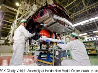 [FCX Clarity Vehicle Assembly] Hydrogen Tank Installation (3)