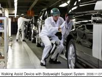 Testing at Honda's automobile factory with the device (image) 2