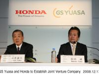 (from left) Takeo Fukui President and CEO of Honda, Makoto Yoda President and CEO of GS Yuasa