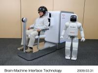 Brain activity measuring device and ASIMO (1)