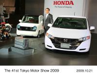 FCX ＣＬＡＲＩＴＹ (right), EV-N (left), Takanobu Ito President and CEO of Honda