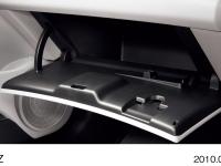 Glove Compartment with Temperature Control Function Coordinated with Air-conditioner