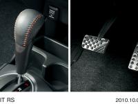 Leather-wrapped CVT select lever & Metallic sport pedal <CVT> (RS)