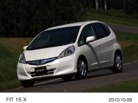 FIT 15 X (body color: Premium While Pearl) Option-equipped vehicle