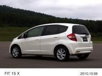 FIT 15 X (body color: Premium While Pearl) Option-equipped vehicle