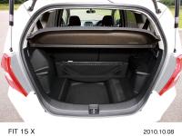 FIT 15 X luggage room (body color: Premium While Pearl) Option-equipped vehicle
