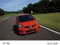FIT RS (body color: Sunset Orange II) Option-equipped vehicle
