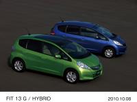 FIT 13 G (body color: Azure Blue Metallic) / HYBRID (body color: Fresh Lime Metallic) Option-equipped vehicle