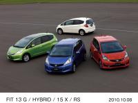 FIT 13 G (body color: Azure Blue Metallic) / HYBRID (body color: Fresh Lime Metallic) / 15 X (body color: Premium While Pearl) / RS (body color: Sunset Orange II) Option-equipped vehicle