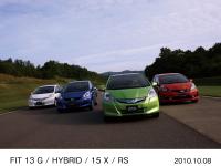 FIT 13 G (body color: Azure Blue Metallic) / HYBRID (body color: Fresh Lime Metallic) / 15 X (body color: Premium While Pearl) / RS (body color: Sunset Orange II) Option-equipped vehicle