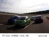 FIT 13 G (body color: Azure Blue Metallic) / HYBRID (body color: Fresh Lime Metallic) / 15 X (body color: Premium While Pearl) / RS (body color: Sunset Orange II) Option-equipped vehicle