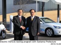 (from left) Takanobu Ito President and CEO of Honda, Kiyoshi Ueda Governor of Saitama Prefecture