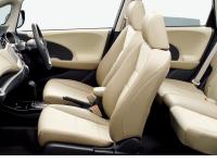 FIT SHUTTLE HYBRID interior (beige)