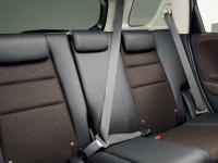 rear head rest (3 seats) plus rear 3-point ELR seatbelts (3 seats)