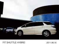 FIT SHUTTLE HYBRID (body color: Premium White Pearl) manufacturer's optional vehicle