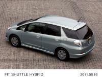 FIT SHUTTLE HYBRID (body color: Green Opal Metallic) manufacturer's optional vehicle