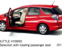 FIT SHUTTLE HYBRID Smart Selection with rotating passenger seat (body color: Milano Red) manufacturer's optional vehicle