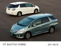 pictured front to back are FIT SHUTTLE HYBRID (body color: Green Opal Metallic), HYBRID (body color: Premium White Pearl)