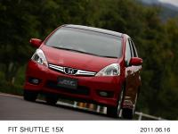 FIT SHUTTLE 15X (body color: Milano Red)