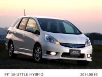 FIT SHUTTLE HYBRID (body color: Premium White Pearl)