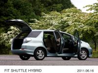 FIT SHUTTLE HYBRID (body color: Green Opal Metallic)