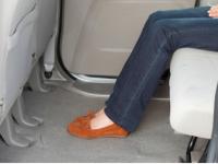 Rear seat foot clearance