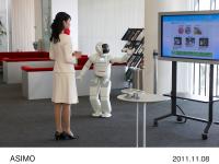 ASIMO making presentation