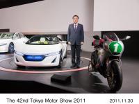 (from left)AC-X, EV-STER, Takanobu Ito President and Chief Executive Officer, RC-E