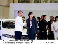 Takanobu Ito president & CEO of Honda (left) shaking hands with Thailand Prime Minister Yingluck Shinawatra (right)