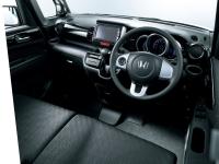 N BOX + Custom G interior (Black) option-equipped vehicle