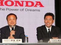 (from left) Honda President & CEO Takanobu Ito, Senior Managing Officer and Director of Honda R&D Co., Ltd. Yasuhisa Arai