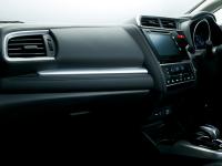 HYBRID・L Package instrument panel, option-equipped vehicle