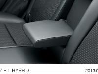 Rear center arm rest