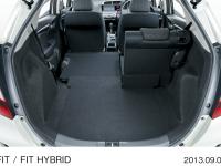 Tip-up & dive-down rear seat (6:4, ULTR SEAT)