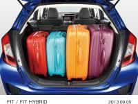 Cargo area (with 4 suitcases)