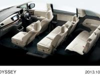 G, 8-seater <FWD> interior, option-equipped vehicle