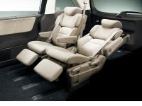 G・EX <FWD> 2nd-row premium cradle seats