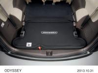 Floor cover for luggage space