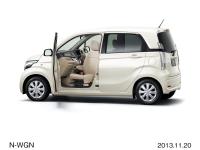 G・A Package  with rotating passenger seat (FWD) front 9:1 (body color: Premium White Pearl)