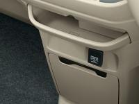 Slidable center tray