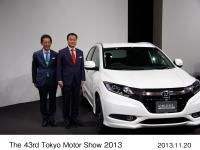 (From left) Sho Minekawa, Senior Managing Officer and Chief Operating Officer for Regional Sales Operations in Japan,Takanobu Ito, President and Chief Executive Officer,VEZEL