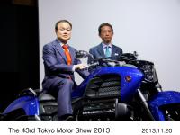 (From left) Takanobu Ito, President and Chief Executive Officer,Sho Minekawa, Senior Managing Officer and Chief Operating Officer for Regional Sales Operations in Japan, GOLDWING F6C