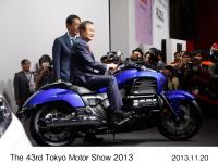 (From left)Sho Minekawa, Senior Managing Officer and Chief Operating Officer for Regional Sales Operations in Japan,Takanobu Ito, President and Chief Executive Officer, GOLDWING F6C