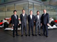 (from left) Yasuhisa Arai, Jenson Button, Kevin Magnussen, Fernando Alonso, Ron Dennis